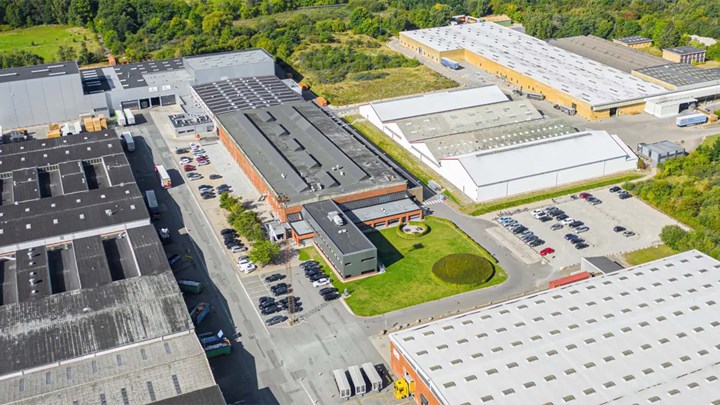 Luftfoto af Alumecos hovedkvarter i Odense, Danmark